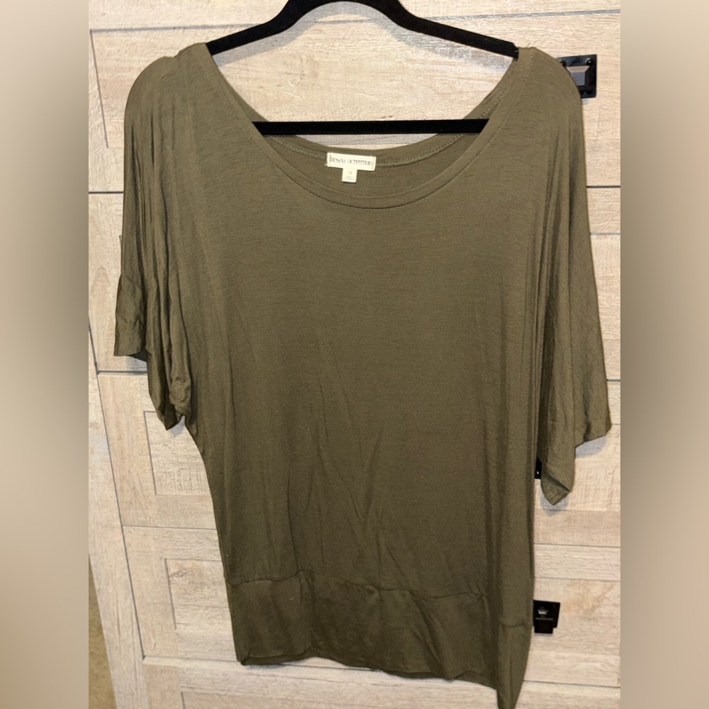 URBAN OUTFITTERS  Olive Green Scoop Neck Relaxed Top